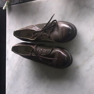 Dromedaris Mary Janes.